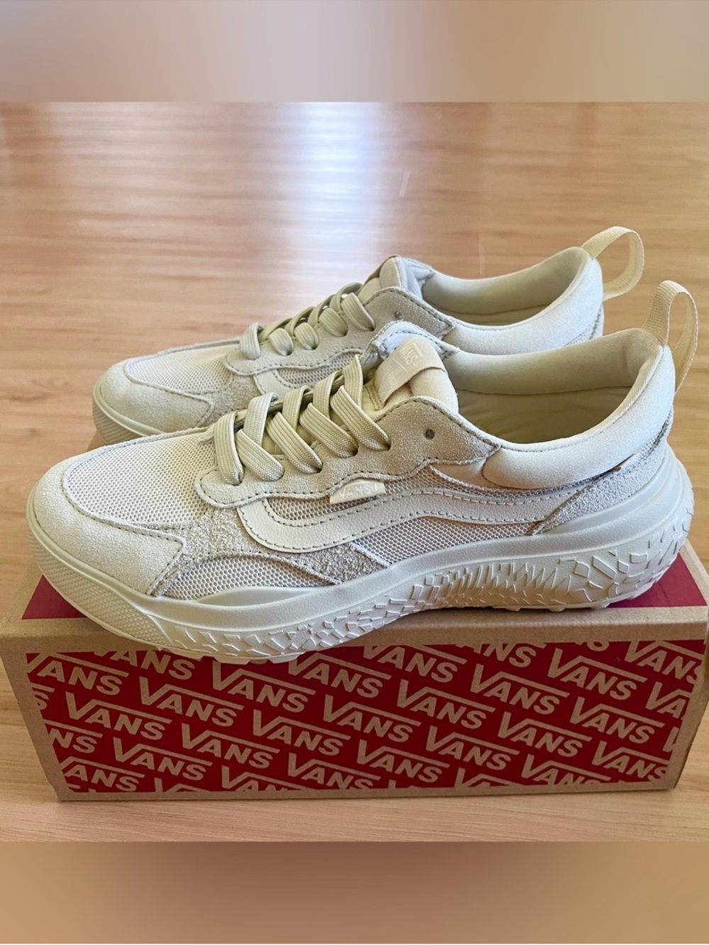 Vans UltraRange Neo VR3 Shoe
Women 8.5 US - Picture 4 of 8